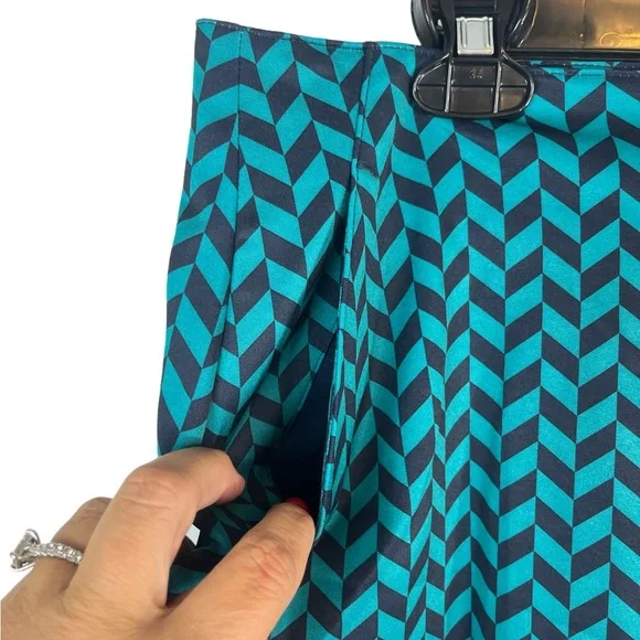 Lady Hagen woman’s blue and green patterned golf skirt skort size 10 - Picture 3 of 7